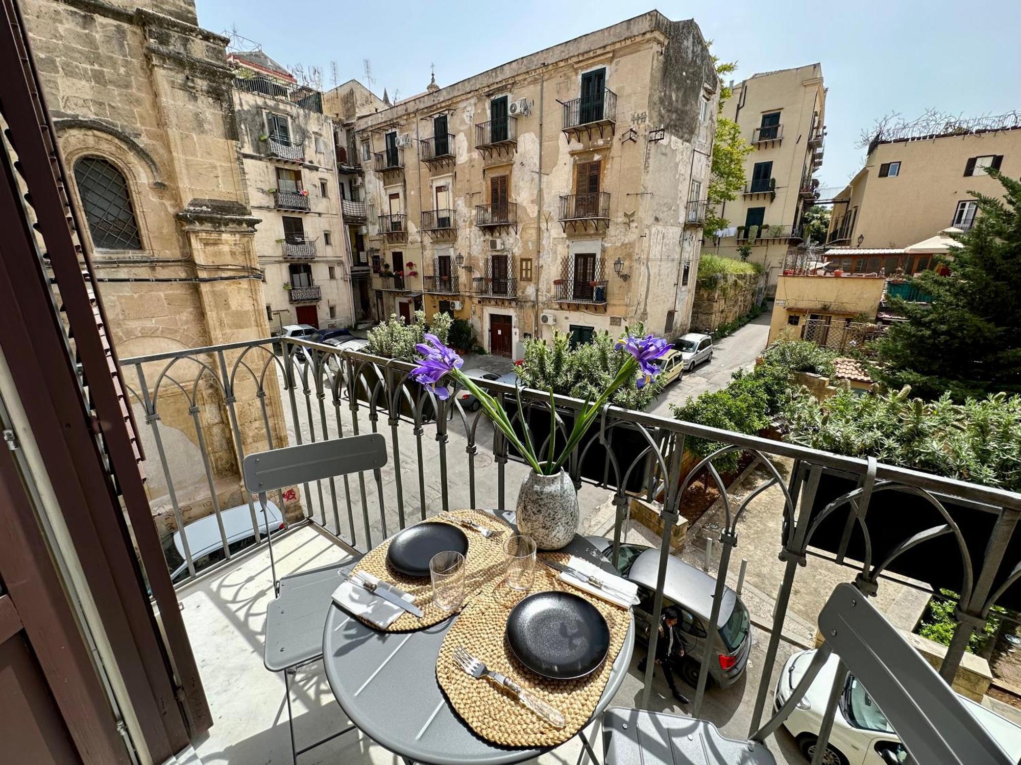 Casa Guilla_Alla Cattedrale Palermo Eksteriør bilde